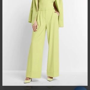 Express super high waisted pleated wide leg pant size 4 short lemon yellow NWT